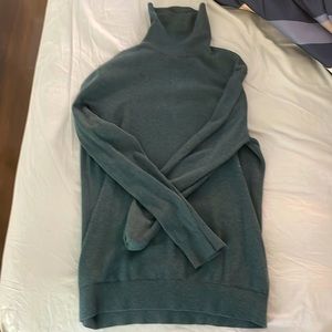 H and M dark blue V neck